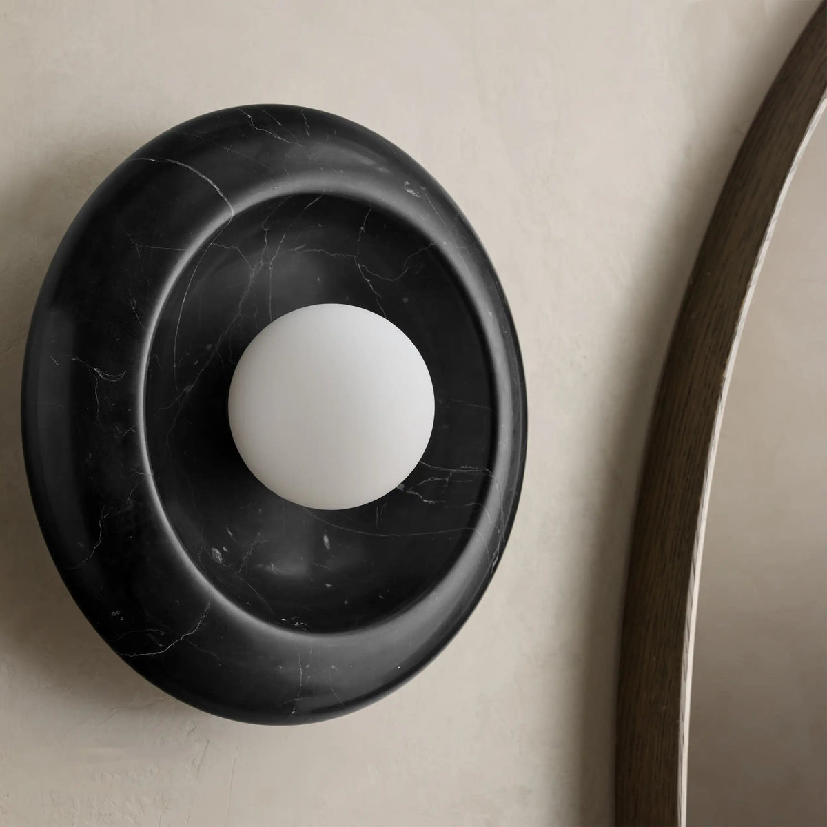 Curvenest Sconce