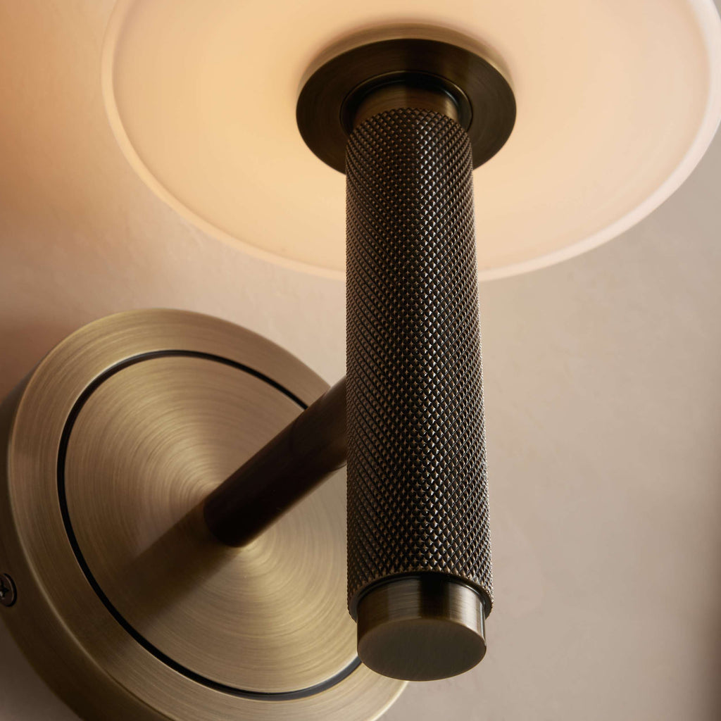 Knurlhush Sconce