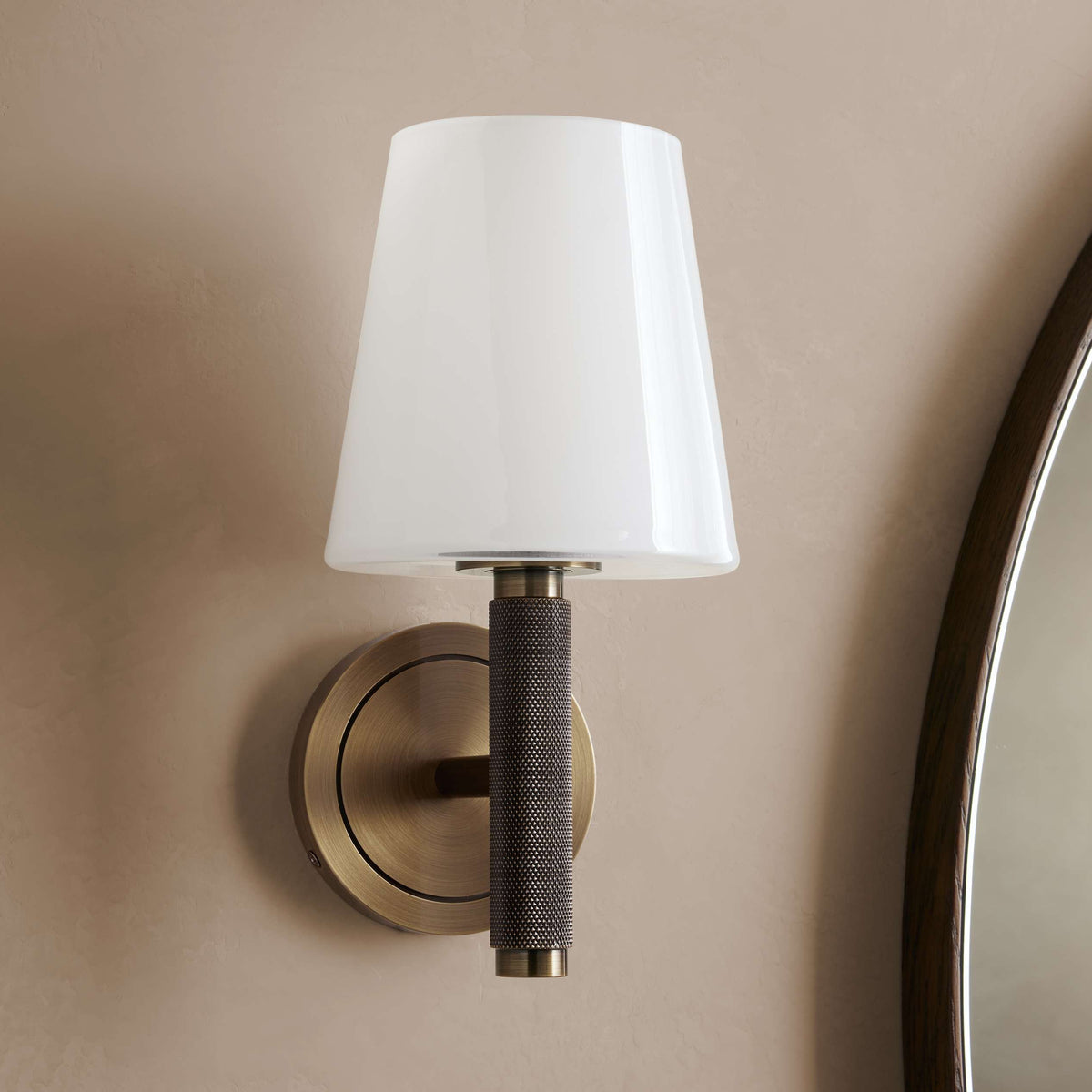 Knurlhush Sconce