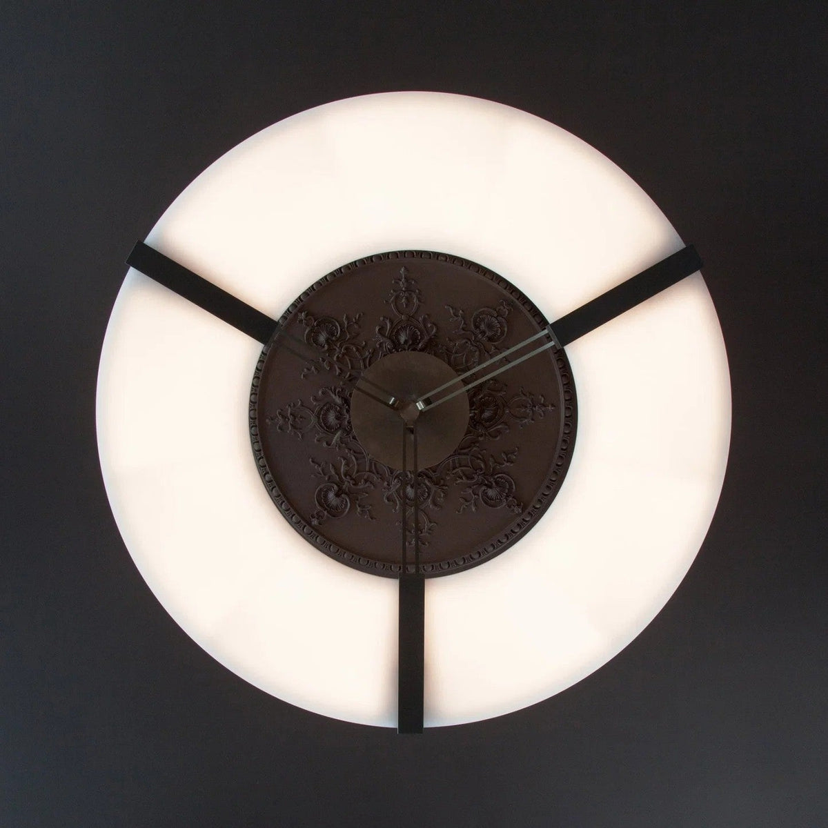 Halo Alabaster Pendant Light – Black & White LED Chandelier