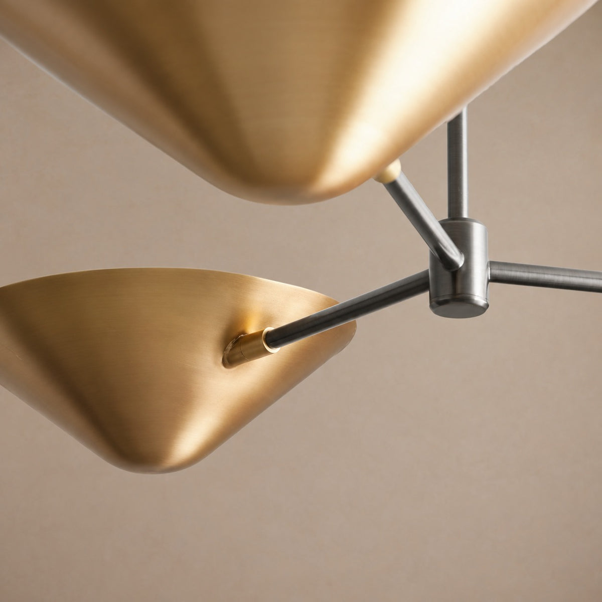 Pivotray Flushmount